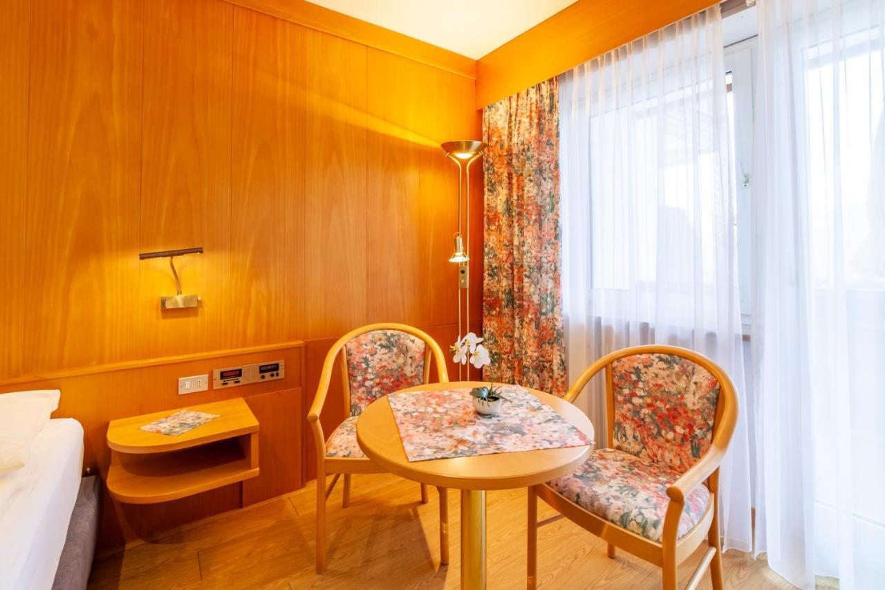 Fruehstuecks-Hotel Olympia ティローロ エクステリア 写真